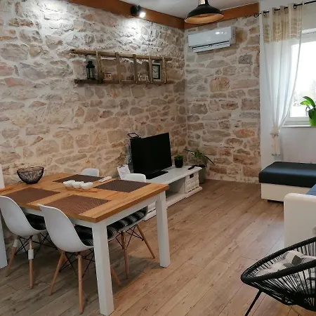 Rustic In Rural Village Near Krka Park Apartament